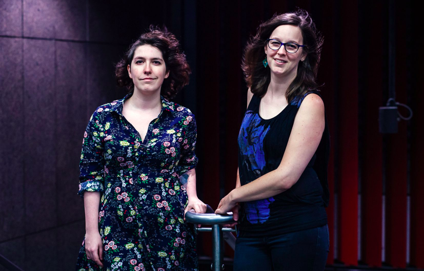 Marie et Andrée-Anne en photo dans le devoir